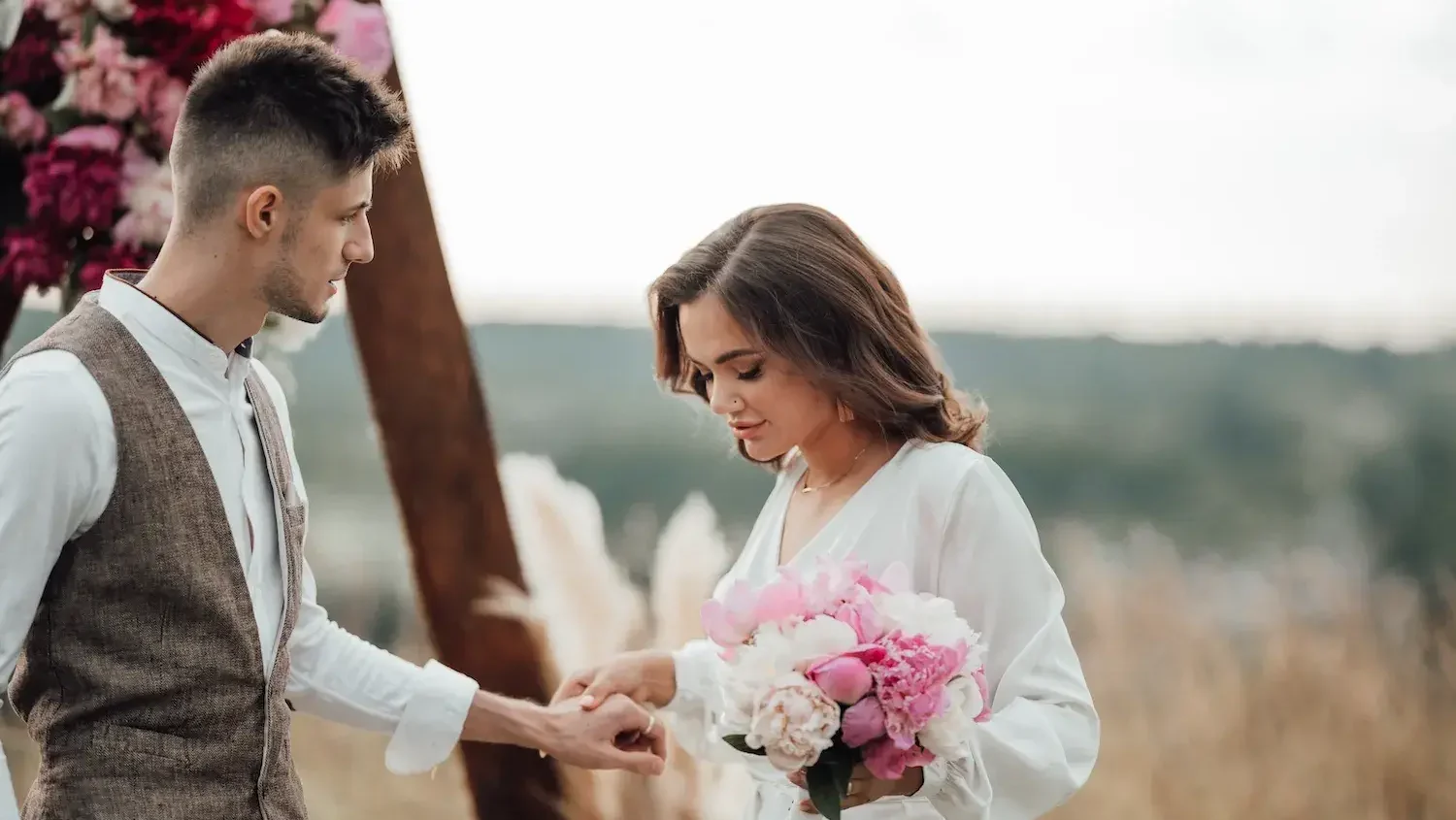 Jak zaplanować ślub w 12 miesięcy? Harmonogram miesiąc po miesiącu